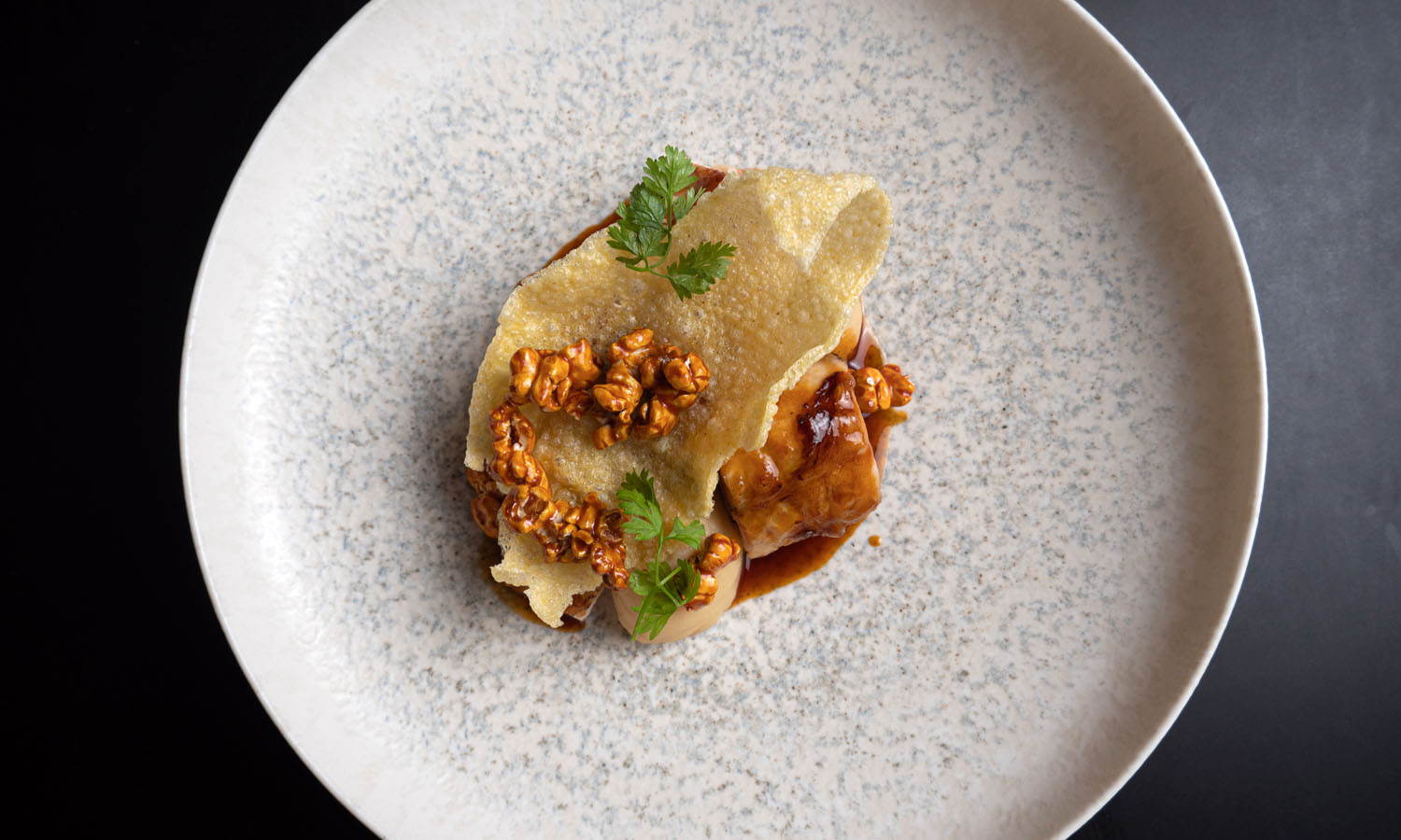 Pollo ficatum, patate e popcorn caramellati - ricetta chef Domenico Della Salandra - Clotilde Brera - Milano