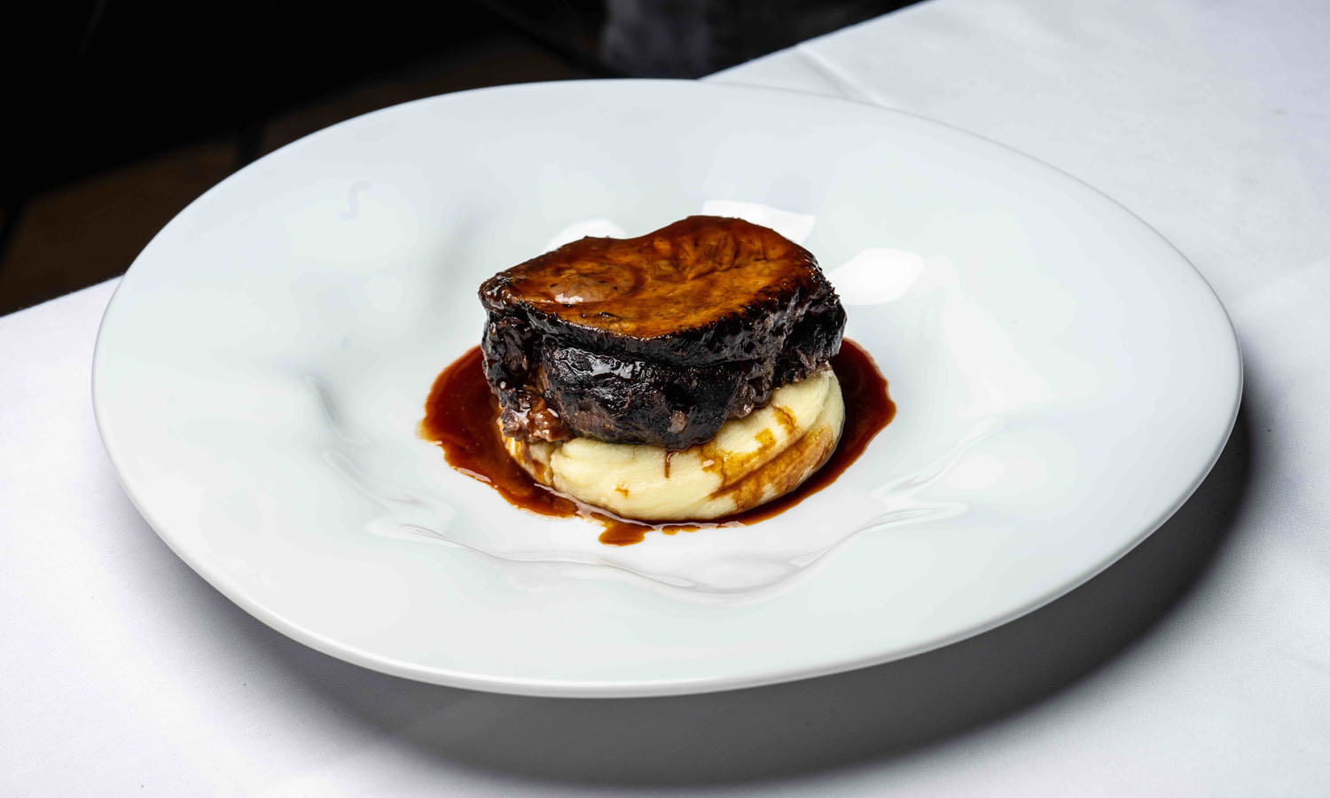 Cappello del prete di Angus al Nebbiolo servito con purè di patate affumicate - ricetta chef Domenico Montanaro - La Bettolina - Gaggiano