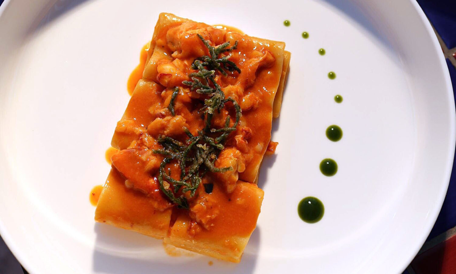 Paccheri al rag&ugrave; di astice e salicornia croccante - ricetta chef Alfonso Pepe - Ara Maris - Sorrento
