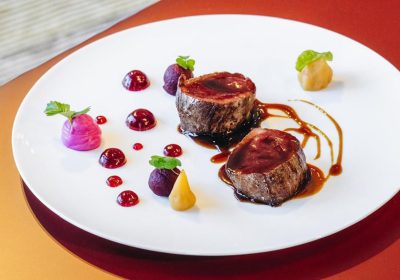 Sottofiletto di cervo alla genziana con rape rosse e gialle - ricetta chef Stefano Alessandro Marchetto – Pierre Alexis 1877 - Courmayeur