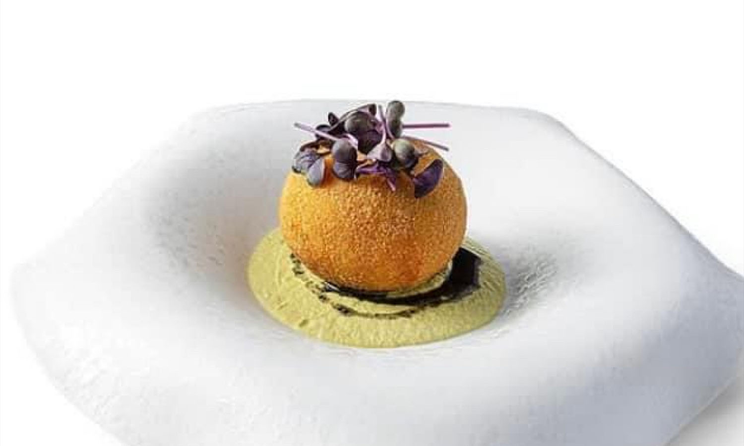 Arancino di riso farcito alla matalotta con crema di lattuga e olio al nero di seppia - ricetta chef Vincenzo Forte - I Crociferi - Noto