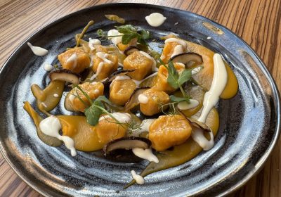 Gnocchi di zucca Delica mantovana, crema di pecorino crosta nera Dop e funghi porcini - ricetta chef Giuseppe Mulargia - Le Spighe - Roma