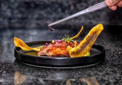 Polpo alla brace, avocado, platano - ricetta chef Pablo Muñoz
