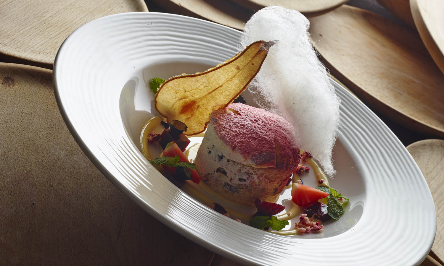 Ricetta stellata "Pandolce ai canditi e mascarpone antigoriano, salsa ai lamponi, fiori e frutti" &ndash; chef Giorgio Bartolucci &ndash; Atelier * - Domodossola