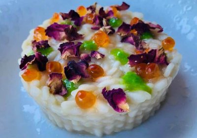 Carnaroli, Pigato, trota e petali di rose - ricetta chef Ugo Vairo - Il Gallo della Checca - Ranzo