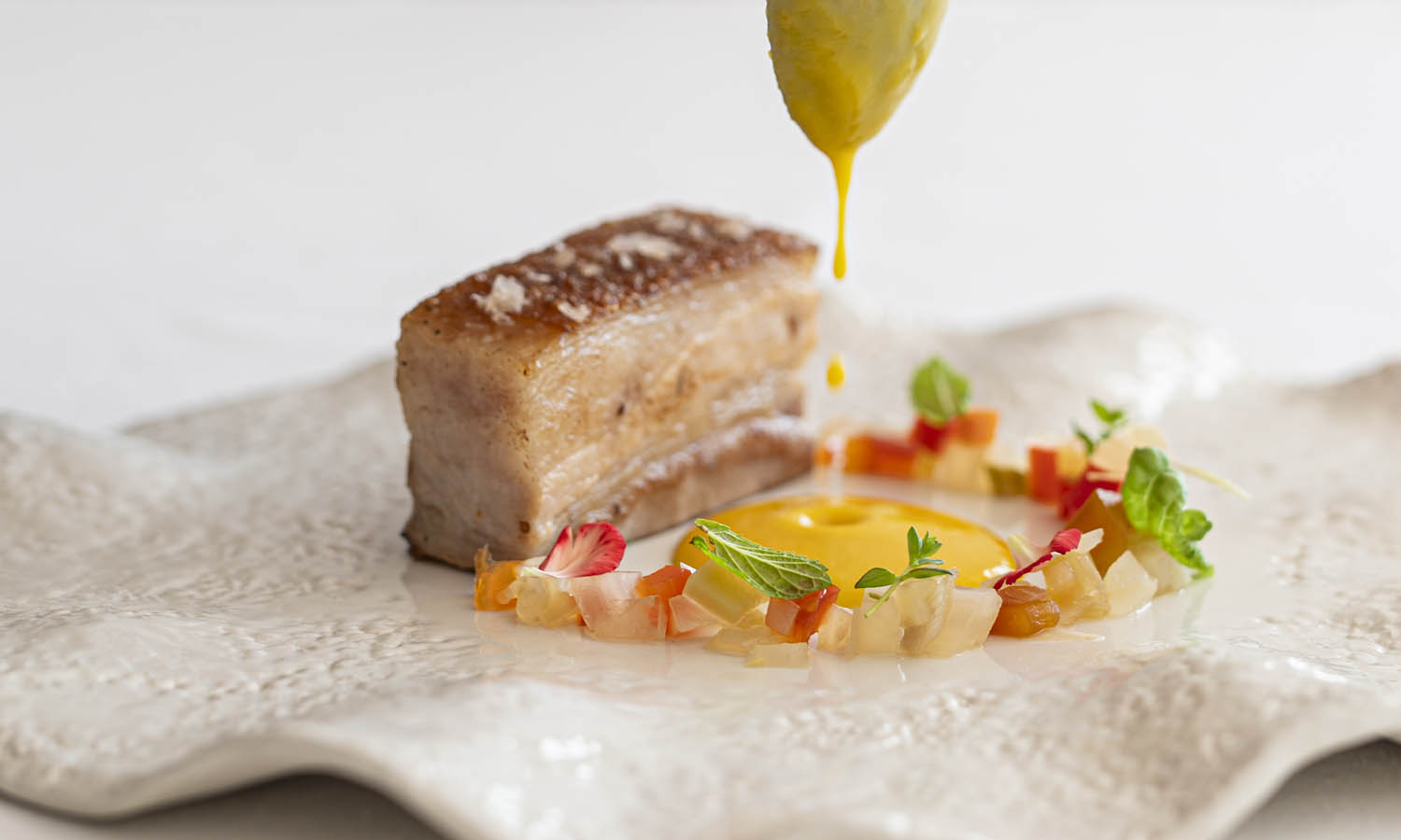 Pancia di maialino, giardiniera di verdure e salsa agli agrumi - ricetta chef Giuseppe Geraci