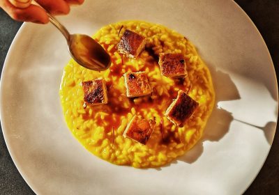 Risotto allo zafferano e stracotto di faraona - ricetta chef Marco Molaro - I Due Buoi - Olivola