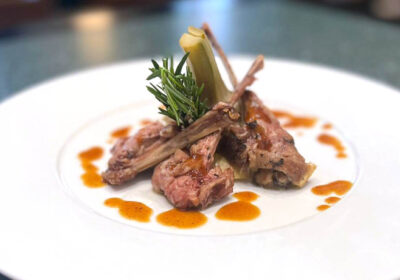 Costoletta di agnello al forno con carciofo alla romana – ricetta chef Massimo Piccolo - Flora Restaurant - Roma