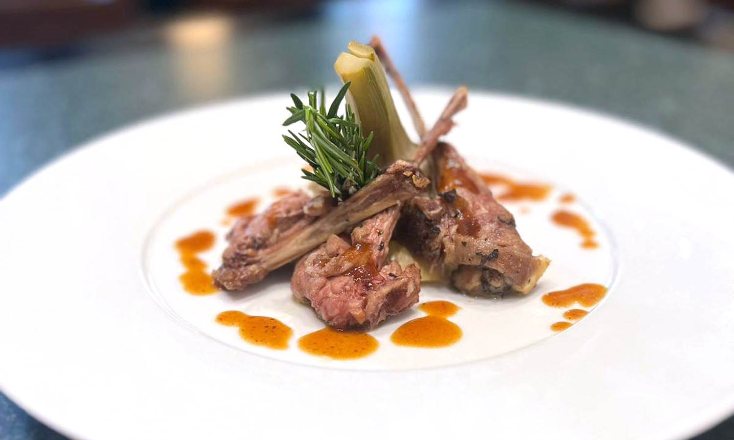 Costoletta di agnello al forno con carciofo alla romana – ricetta chef Massimo Piccolo - Flora Restaurant - Roma