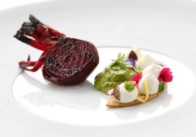 Ricetta stellata "La rapa rossa con salsa verde, cremoso al tofu, pasta brisée e foglie di cappero" - chef Alessandro Tormolino - Sensi* - Amalfi