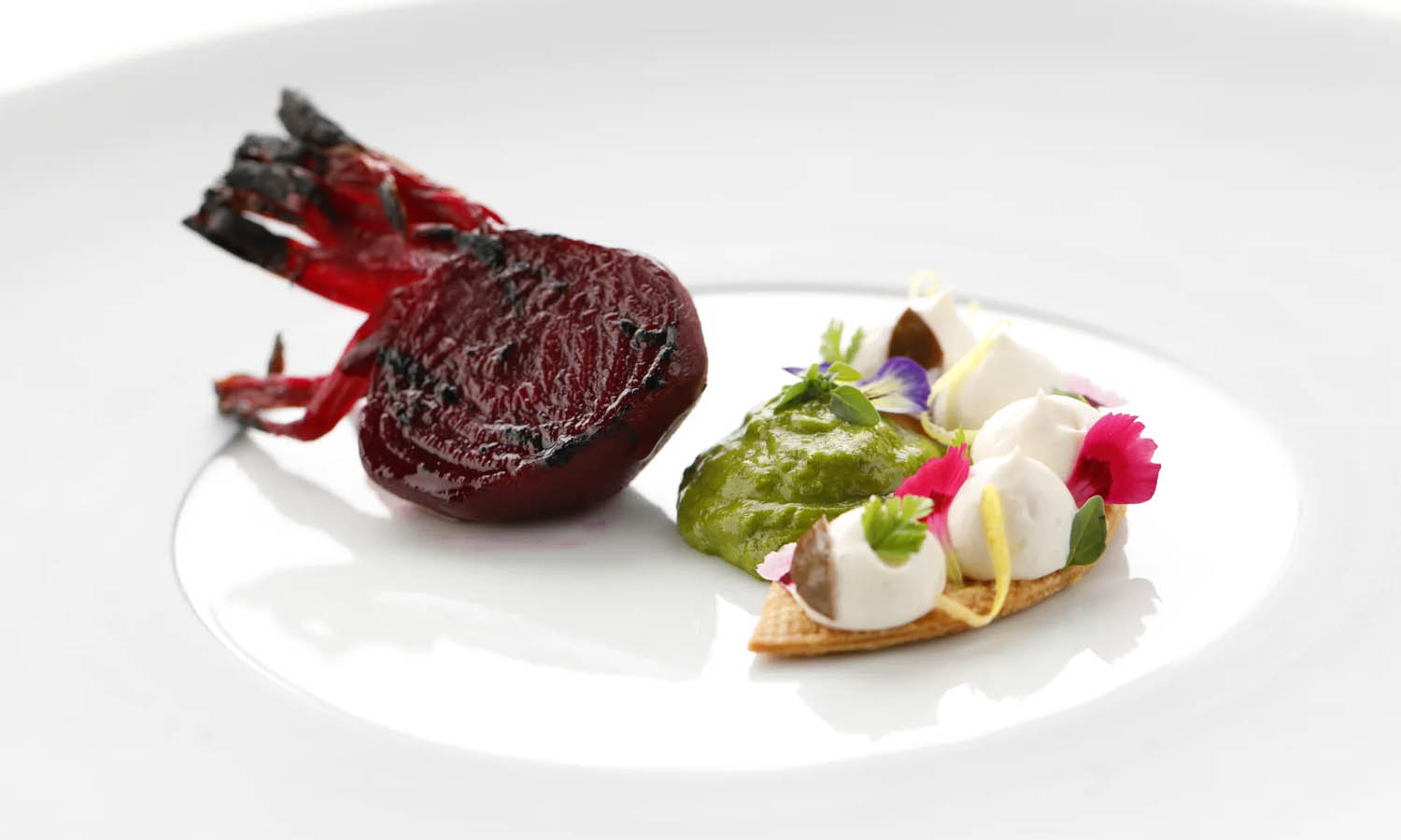Ricetta stellata "La rapa rossa con salsa verde, cremoso al tofu, pasta brisée e foglie di cappero" - chef Alessandro Tormolino - Sensi* - Amalfi