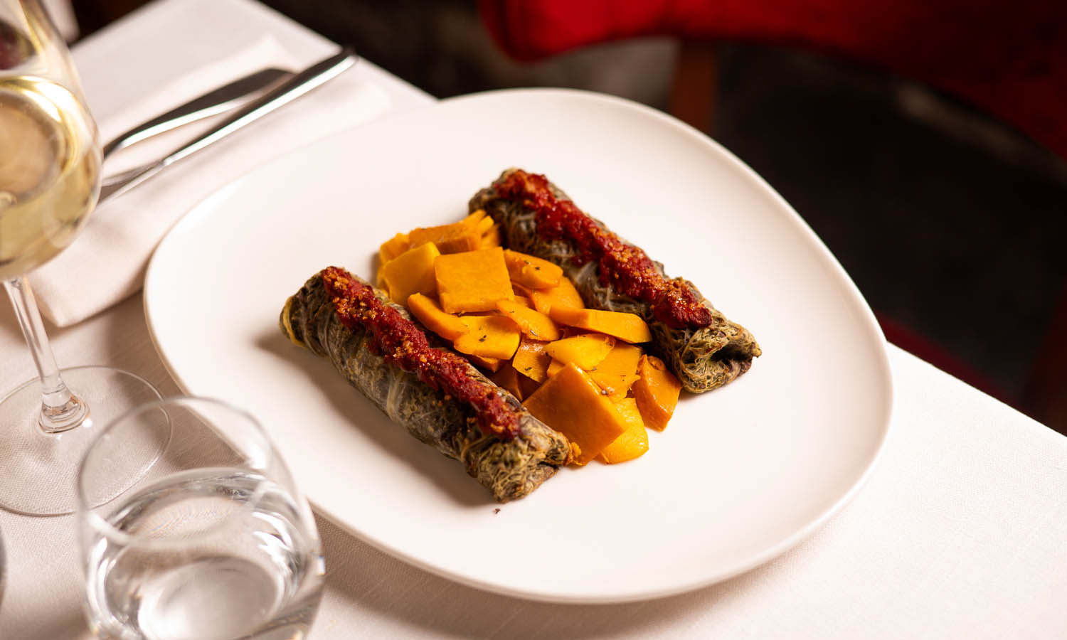 Involtini di verze e crema di legumi neri, con lingue di zucca al rosmarino - ricetta chef Paolo Sanvito - Il Lughino - Milano