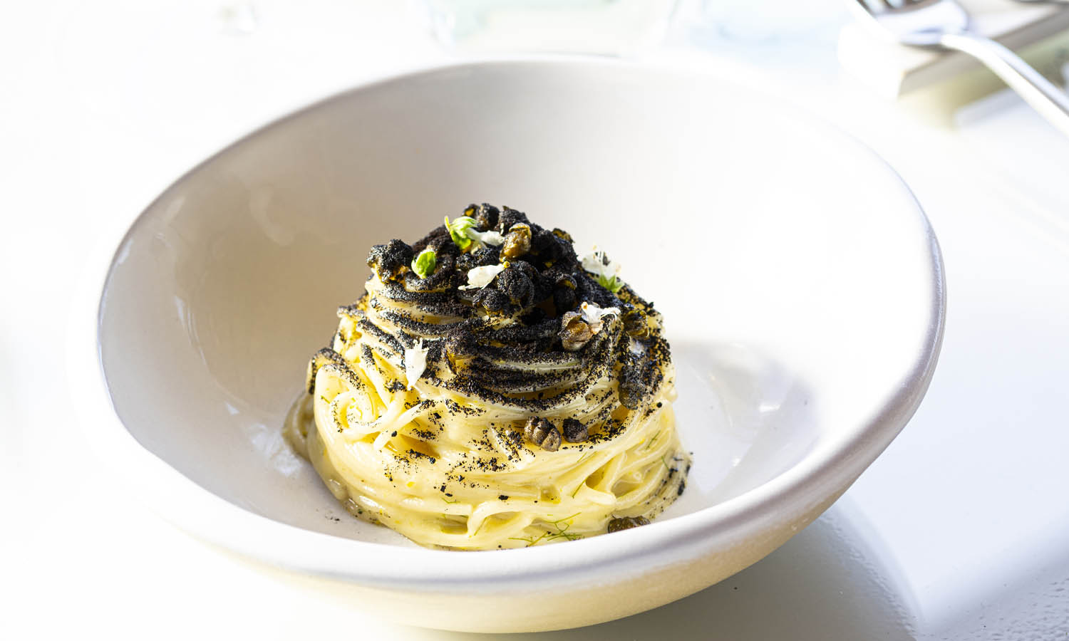 Ricetta stellata "Spaghettino burro di Normandia, limone bruciato e capperi soffiati" - chef Vincenzo Pietroluongo - Umberto a Mare * - Forio