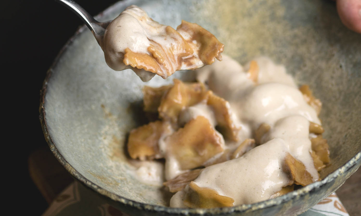 Ricetta "Ravioli del plin ai tre arrosti e verza, fondo ristretto e salsa alle acciughe" - chef Marco Primiceri - DUO Restaurant - Chiavari