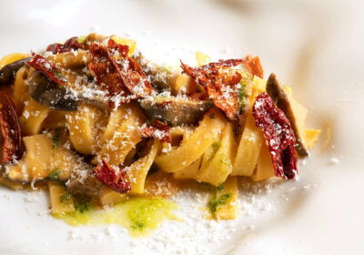 Ricetta "Tagliatella mollicata, con “sfrscidde” lavellese, crema di cacio, pomodorini confit e mollica" - chef Savino Di Noia - Forentum - Lavello