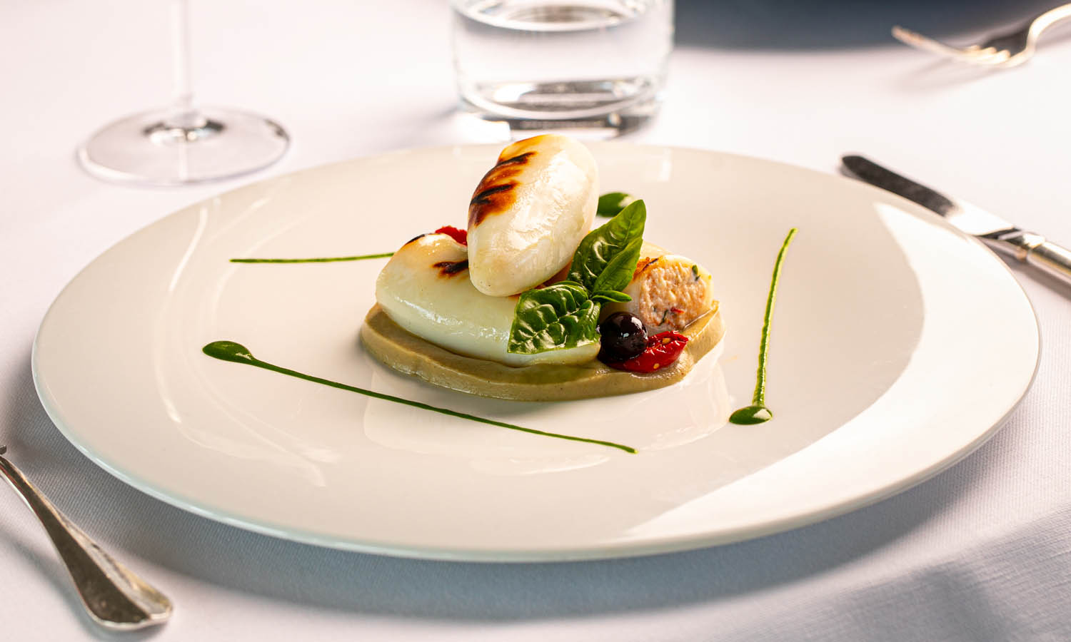 Ricetta "Calamari ripieni di ricotta e pomodorini secchi con crema di melanzane" - chef William Anzidei - Terrazza Les &Eacute;toiles - Roma