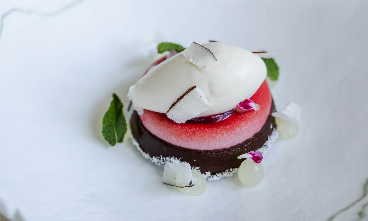 Ricetta stellata "Cocco, ciliegia e lime" - pastry chef Ludovica Dellaria - Serrae di Villa Fiesole * - Fiesole