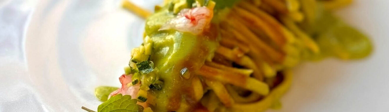Ricetta "Spaghetti alla chitarra con gambero rosso, la sua bisque e zucchine romanesche" - chef Giuseppe Mulargia - Le Spighe - Roma