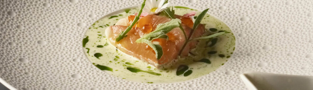 Ricetta "Ricciola, burro agli agrumi, finocchietto e ikura" - chef Roberto Conti - Casa Camperio - Milano
