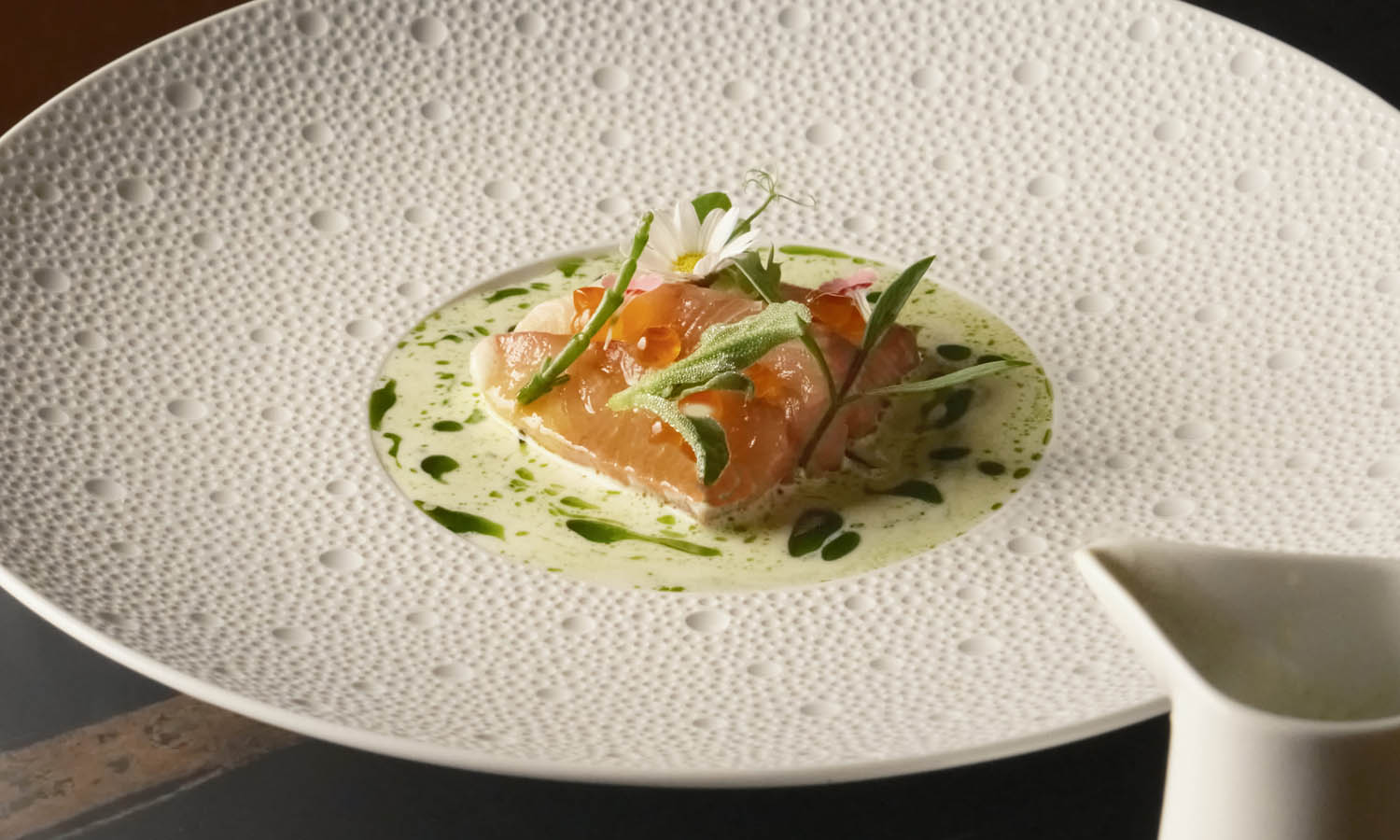 Ricetta "Ricciola, burro agli agrumi, finocchietto e ikura" - chef Roberto Conti - Casa Camperio - Milano
